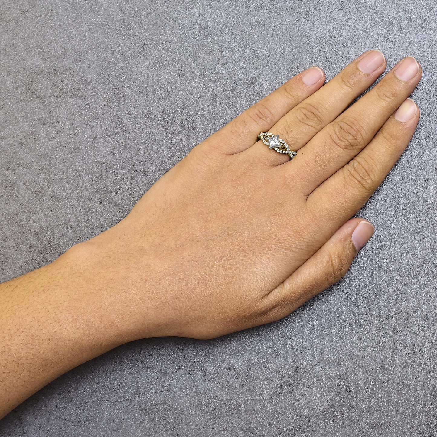 10K Two Tone Color 2/3 Cttw Diamond Kite and Twist Shank Ring (H-I Color,SI2-I1 Clarity)