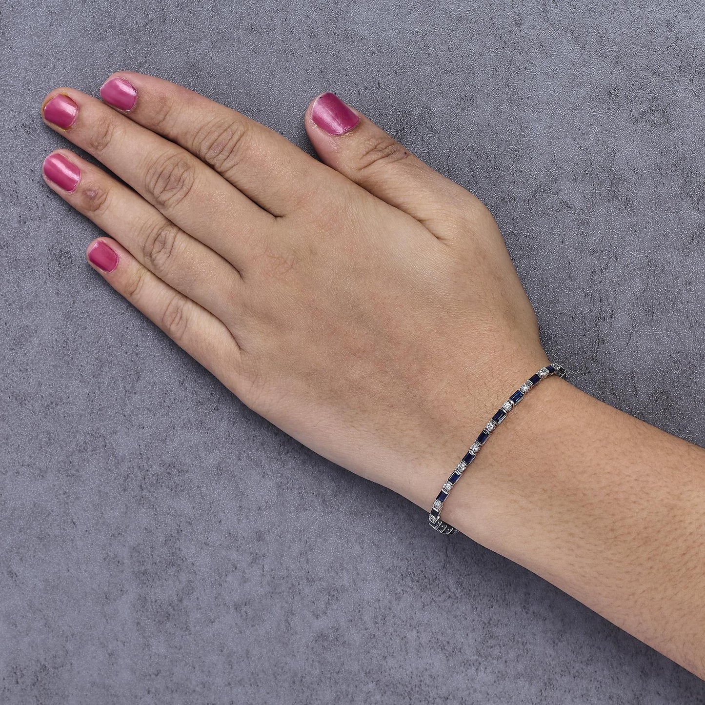 14K White Gold 1 1/10 Cttw Diamond and Blue Sapphire Alternating Link Tennis Bracelet (I-J Color, SI2-I1 Clarity) - 7" Inches